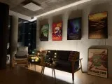 Low-light samples, main camera (1x) - 24mm, f/1.5, ISO 500, 1/33s (5712x4284px) - Apple iPhone 18 Pro review