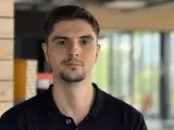 Human subjects, telephoto camera (4x): Portrait mode - 100mm, f/2.8, ISO 320, 1/121s (5712x4284px) - Apple iPhone 18 Pro review