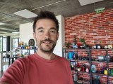 Selfie samples, main camera (1x) - 22mm, f/1.8, ISO 453, 1/100s (4096x3072px) - Motorola Razr 70 Ultra review