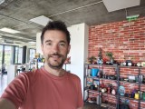 Selfie samples, internal camera - 22mm, f/1.9, ISO 938, 1/50s (4080x3060px) - Motorola Razr 70 Ultra review