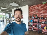 Selfie samples, 0.6x (native) - 18mm, f/2.0, ISO 100, 1/33s (4096x3072px) - Oppo Reno16 review