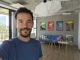 Muestras de selfies - f/2.0, ISO 100, 1/30s (3264x2448px) - Reseña del Sony Xperia 10 VIII